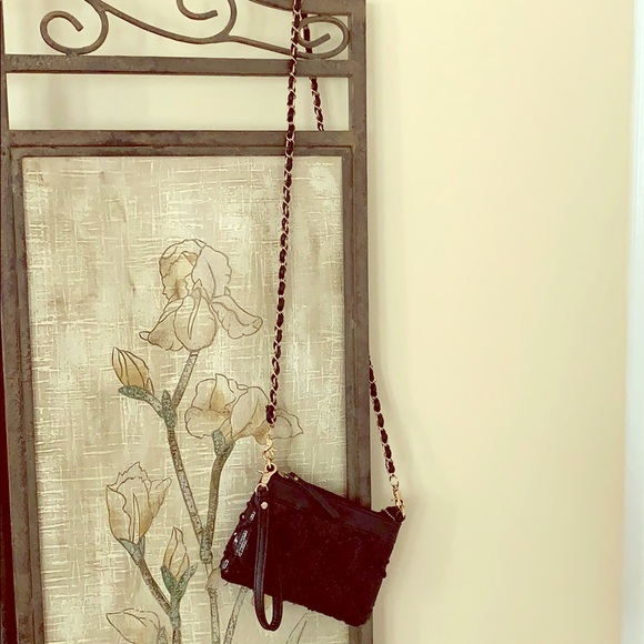 Big Buddha black crossbody cris-cross w/sequence. - Picture 5 of 6